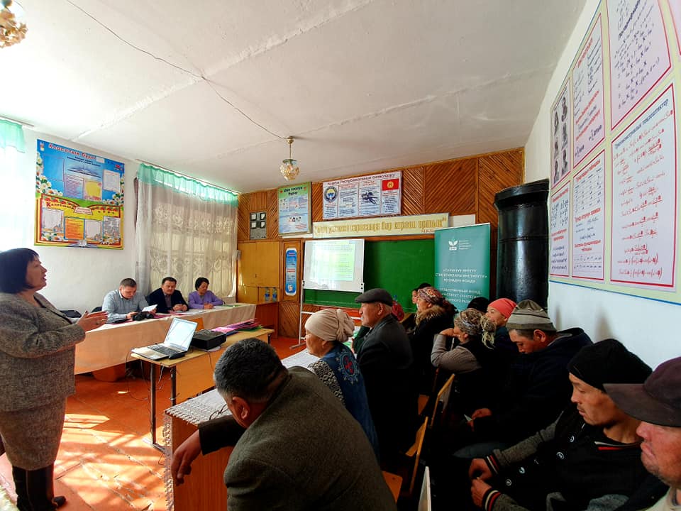 В школе села Сары-Булун прошла встреча с представителями местной власти.